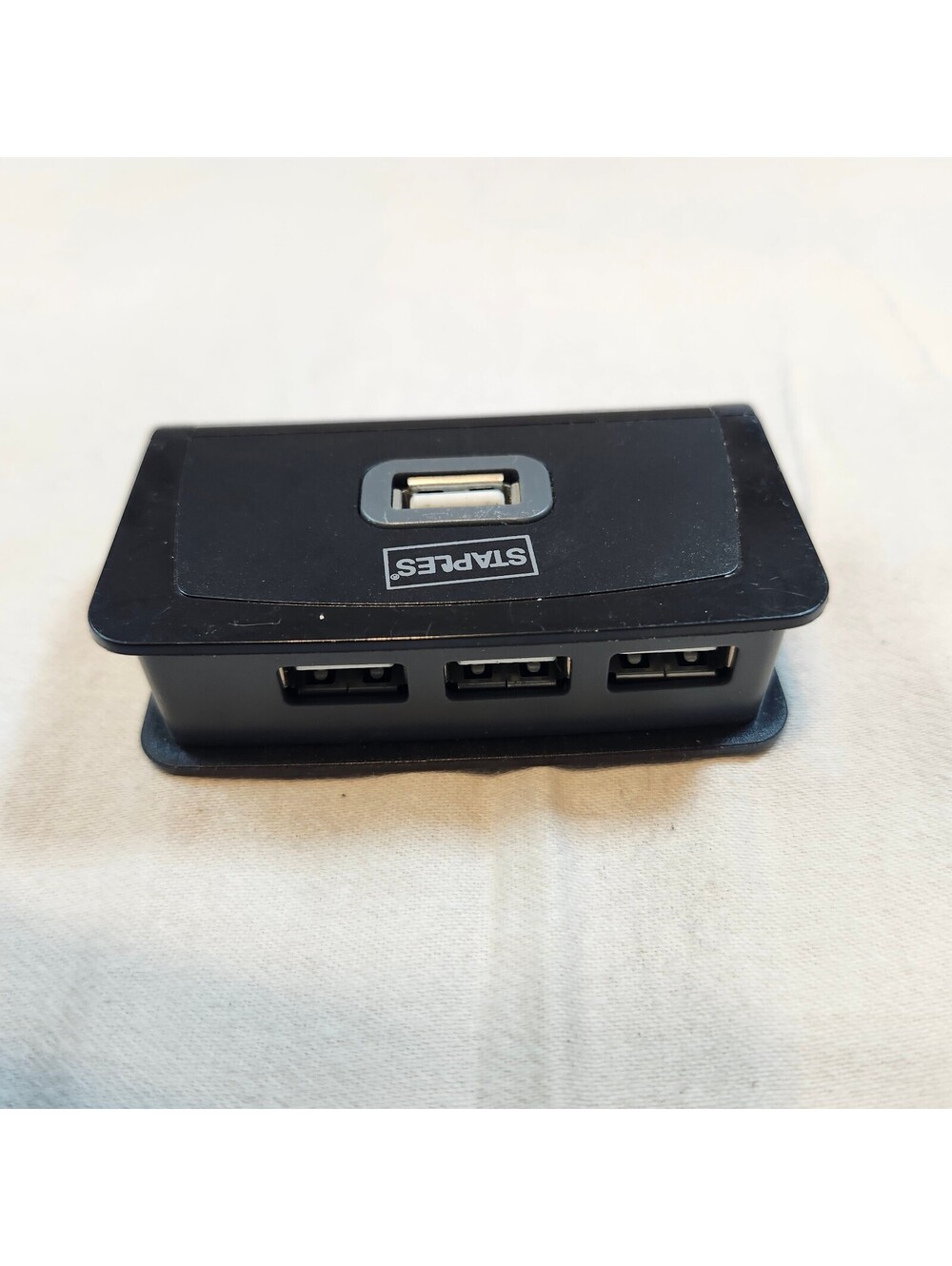 Staples 4 Port USB Hub Model 19036